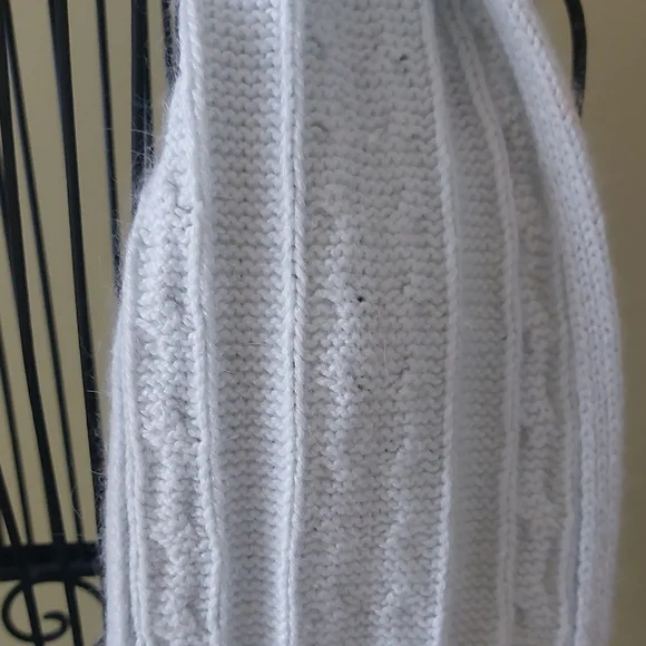 GAP Soft Cream Cable Knit Scarf - Picture 4 of 10